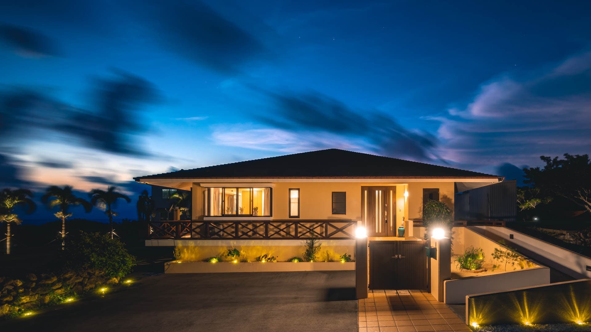 戸建て住宅の夕景外観撮影